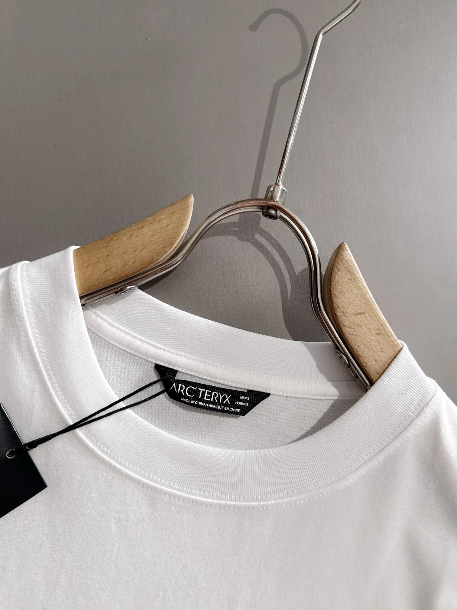 ARC TERYX 2025New Arrival logo Same Style t 100％ 32 ：White Size：XS S M L